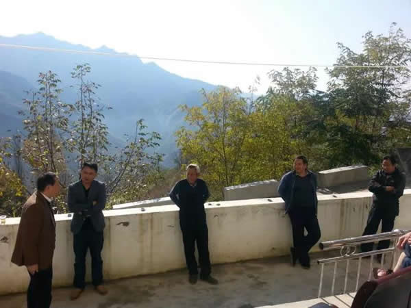 隴運(yùn)集團(tuán)公司董事長(zhǎng)、黨委書記李寅祥率相關(guān)人員專程前往精準(zhǔn)扶貧點(diǎn)進(jìn)行深入調(diào)研