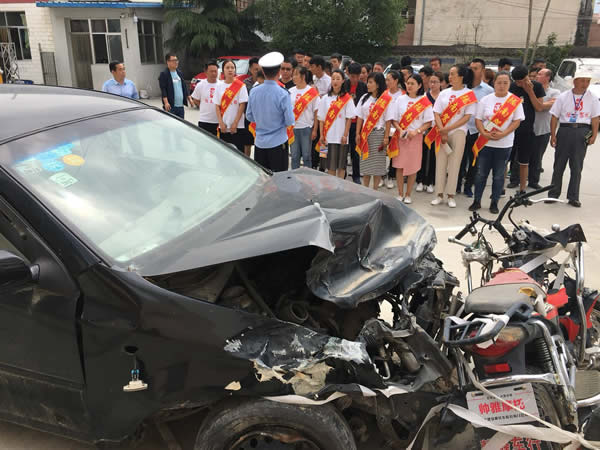 隴南駕校文明交通進(jìn)駕?！拔鍌€(gè)一”活動(dòng)