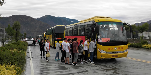 愛心送考 奉獻(xiàn)社會