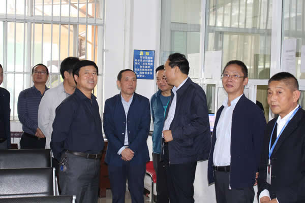 市安委辦主任、安監(jiān)局局長李永宏一行到隴運(yùn)集團(tuán)公司檢查指導(dǎo)工作