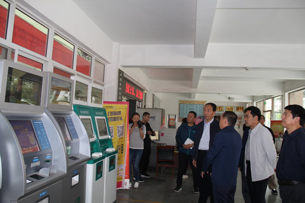 市安委辦主任、安監(jiān)局局長李永宏一行到隴運(yùn)集團(tuán)公司檢查指導(dǎo)工作