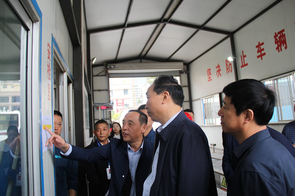 市安委辦主任、安監(jiān)局局長李永宏一行到隴運(yùn)集團(tuán)公司檢查指導(dǎo)工作