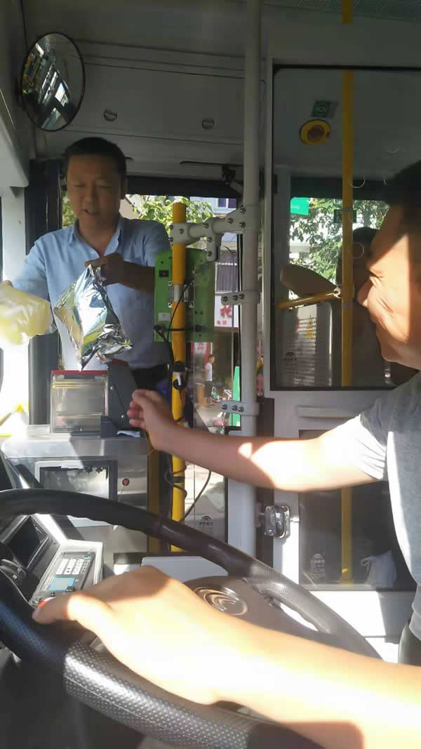 隴運(yùn)集團(tuán)公司開展“夏送清涼”慰問一線職工活動