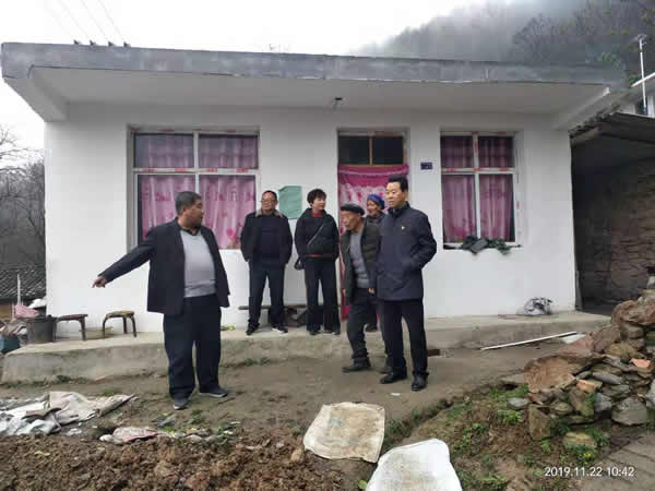 隴運(yùn)集團(tuán)公司開展“解難題、辦實事、送溫暖”主題黨日活動