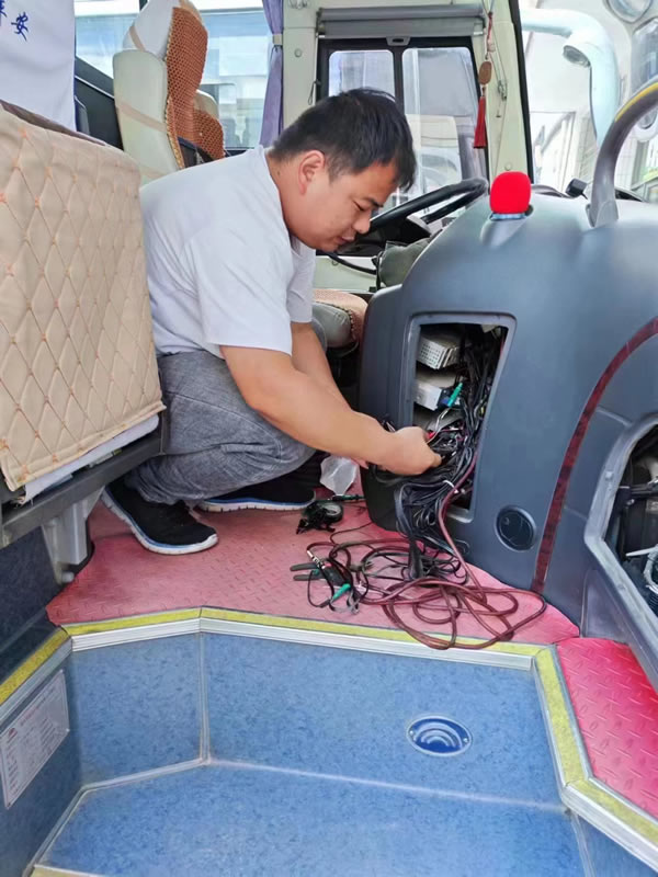 【三抓三促進(jìn)行時(shí)】隴運(yùn)集團(tuán)成縣客運(yùn)公司扎實(shí)開(kāi)展“兩客一?！避?chē)輛動(dòng)態(tài)監(jiān)控專(zhuān)項(xiàng)整治工作