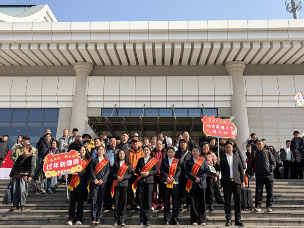 春節(jié)期間不打烊引客入隴人氣旺——隴南市隴運(yùn)集團(tuán)“引客入隴”喜迎新春“開(kāi)門(mén)紅”