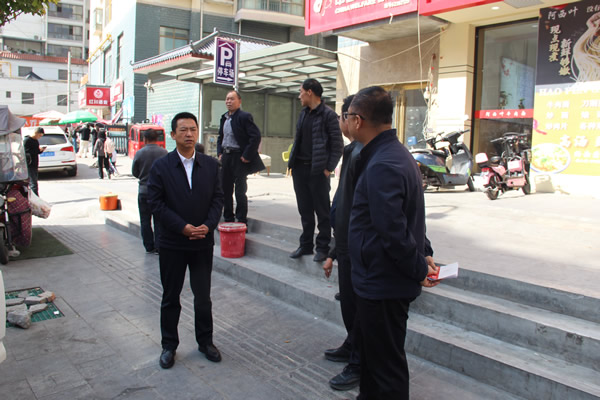 聚焦民生辦實(shí)事 優(yōu)化公交惠民生——隴運(yùn)集團(tuán)黨委書記、董事長(zhǎng)馬明喜調(diào)研新開通公交線路